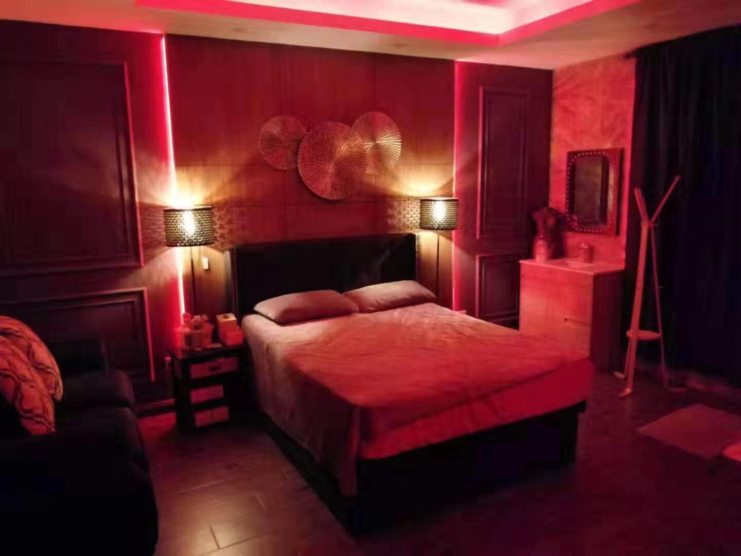 red-lantern-style-room-rooms/November2019/M918mvqx3fIkPSvTdJ7d.jpg